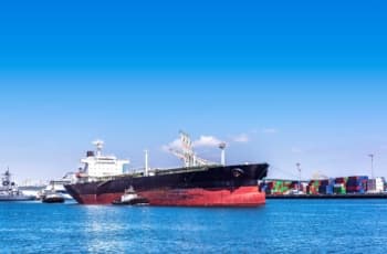 Bloqueio de canal de Suez dá novo impulso a contratos de petróleo
