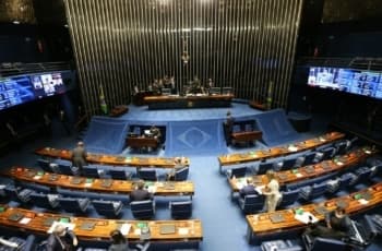 Sob pressão, relator do Orçamento aceita cancelar R$ 10 bilhões em emendas