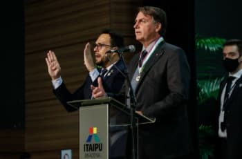Bolsonaro defende previsibilidade e sugere mudança em política da Petrobras