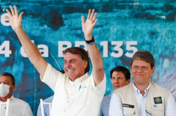 Bolsonaro fala em nova onda de covid, mas descarta fechar aeroportos
