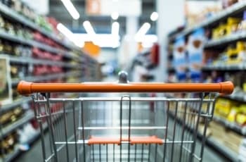 Preços mais elevados afetaram vendas dos supermercados em agosto, diz IBGE