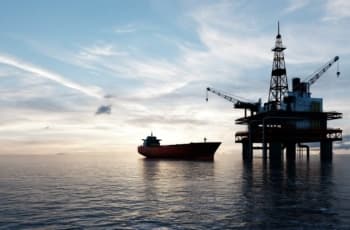 BofA: Com demanda reprimida, preço do barril de petróleo pode chegar a US$ 100 em 2022