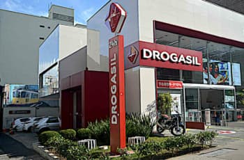 Raia Drogasil anuncia compra da Amplimed e participação na Labi e Conecta Lá