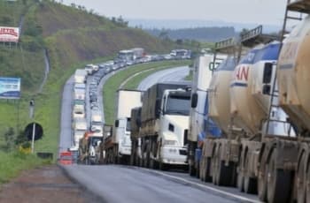 Concentração de caminhoneiros em rodovias ocorre em 15 Estados; novos trechos de bloqueio foram liberados