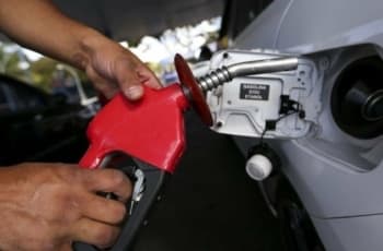 Gasolina sobe 0,4% e gás de cozinha chega a R$ 135 após reajuste da Petrobras