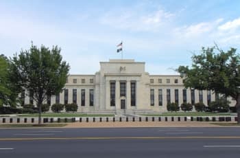 Fed iniciará tapering, com redução mensal de US$ 15 bi nas compras de ativos