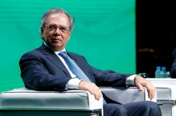 Paulo Guedes é 'a confiança no mercado', afirma Bolsonaro