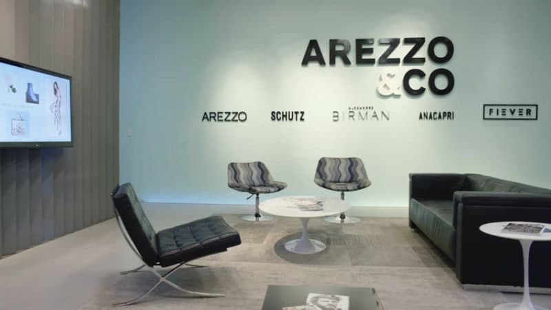 Arezzo capta R$ 830 milhões em follow-on na Bolsa