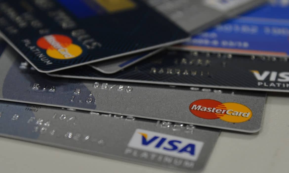 Presidente do BC diz acreditar que cartão de crédito vai acabar em breve